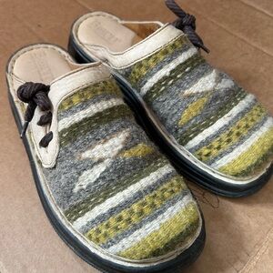 Born vintage 100% wool Multicolor Patterned Flats